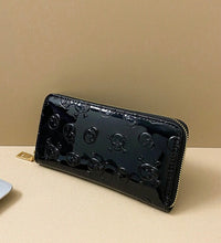 Load image into Gallery viewer, Skull Purse
