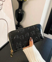 Load image into Gallery viewer, Skull Purse
