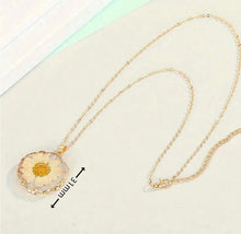 Load image into Gallery viewer, Daisy (1 x necklace)
